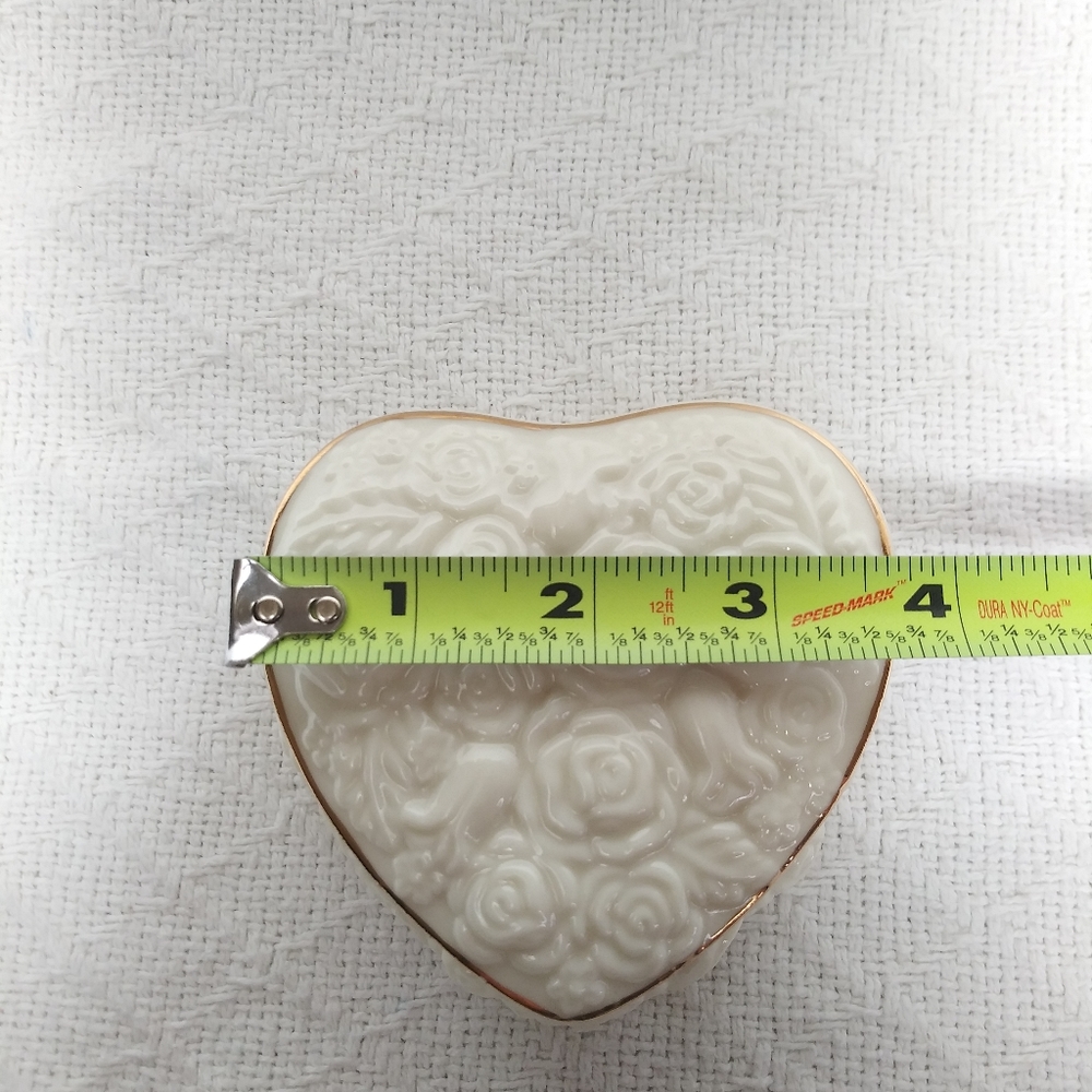 Heart Shaped Rose Embossed Ceramic Jewelry Box - Picture 6 of 7